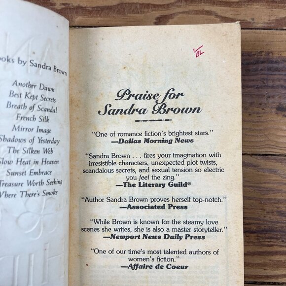 NYT Bestselling Author LOT OF 2 SANDRA BROWN ROMANCE NOVELS PAPERBACK - Picture 7 of 7